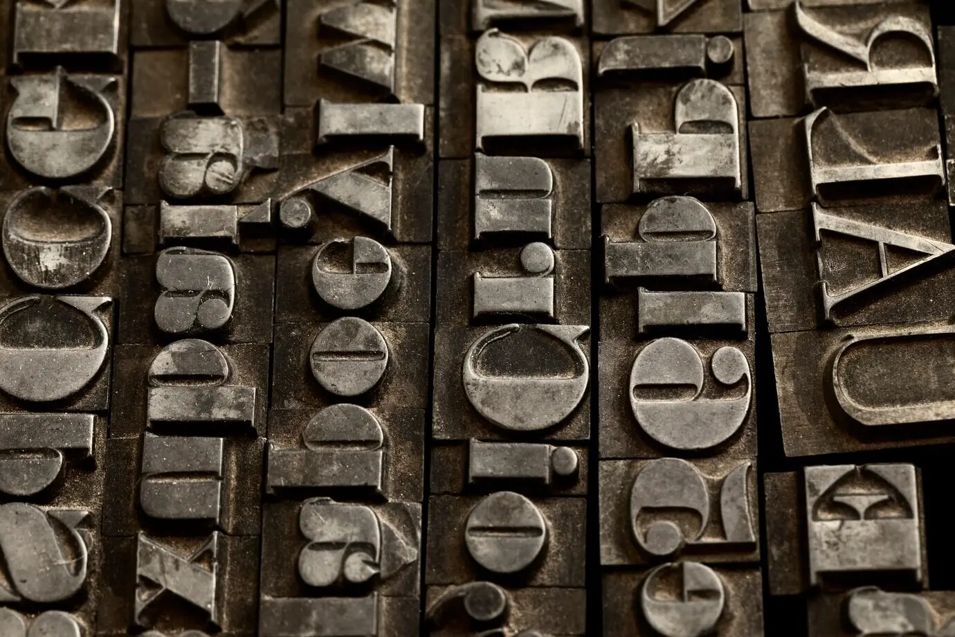 Draufsicht auf Bestandteile des Schriftsatzes.